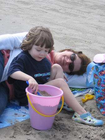 20080311_Merm_Elowen_at_beach