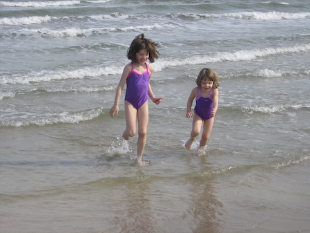 20080312_Aidan_Elowen_jumping_waves